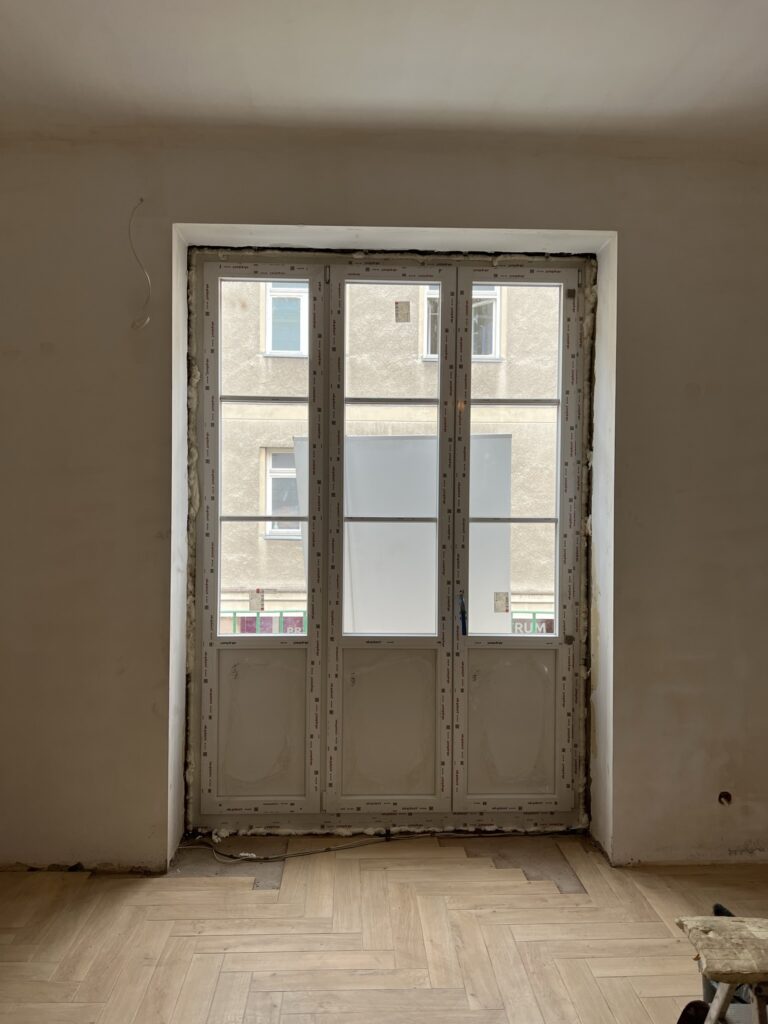 klasyczne drzwi balkonowe