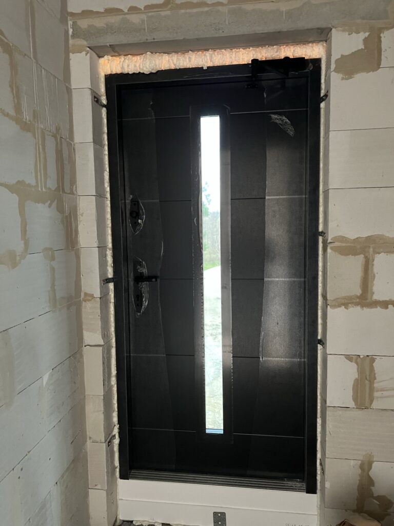 drzwi wyjściowe antywłamaniowe z oknem