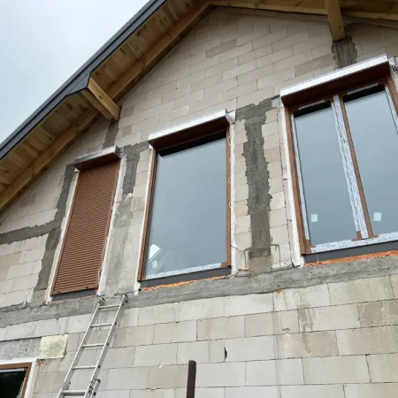 dopasowanie rolet w zależności od okien, żaluzje w kuchni