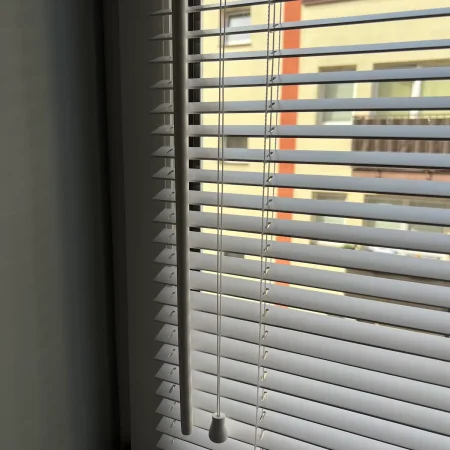 estetyczny wygląd rolet, moskitiery, trwałość koloru